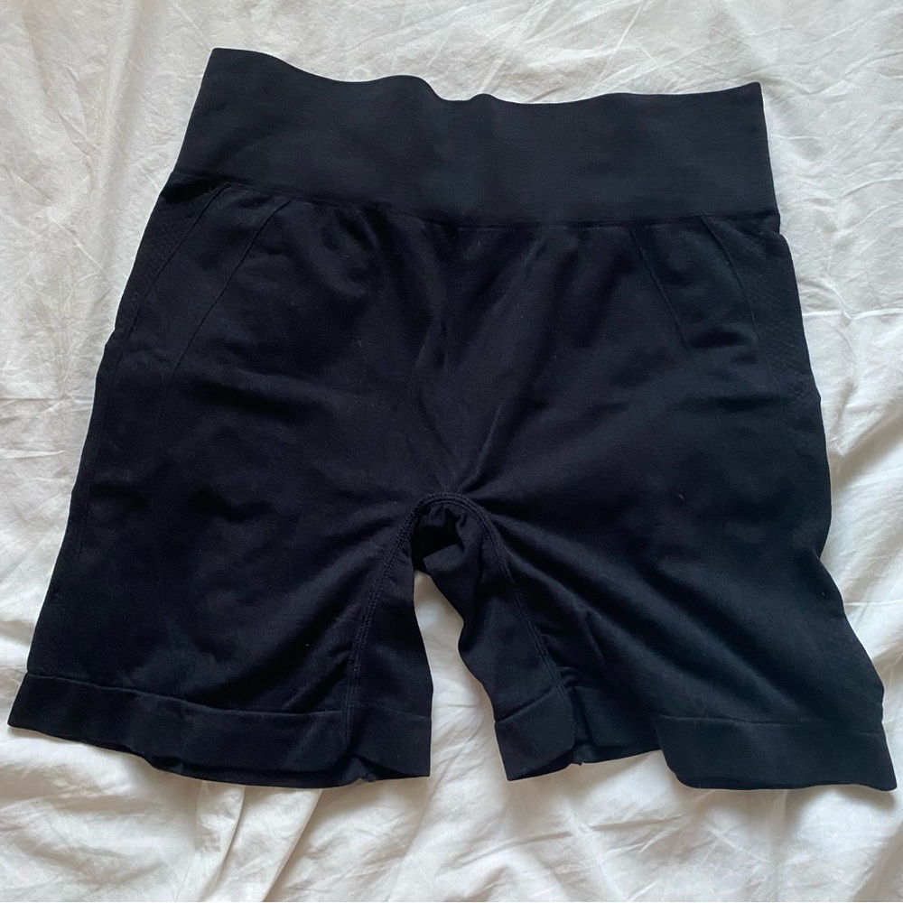 elastic black shorts